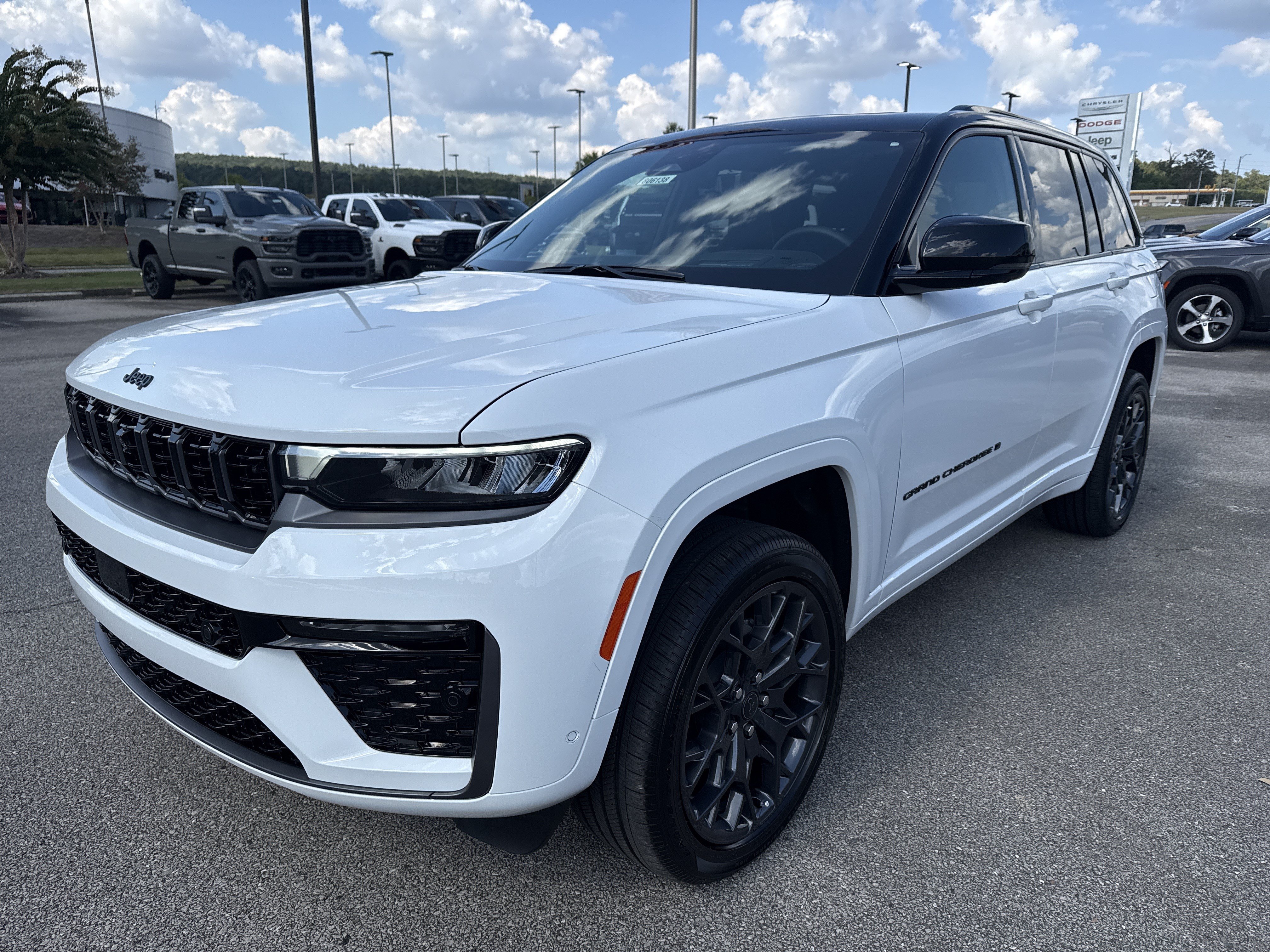 New 2027 Jeep Grand Cherokee Summit AWD/4WD image 3