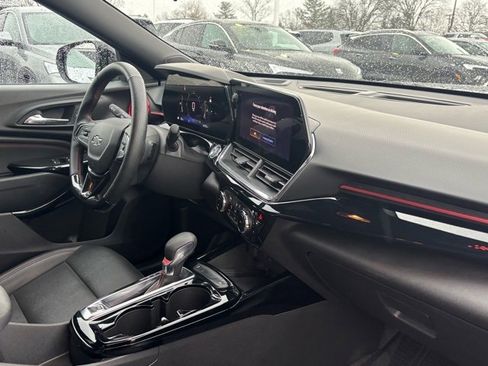 Certified 2025 Chevrolet Trax RS w/ Sunroof Package image 14