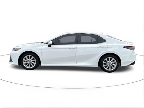 Used 2023 Toyota Camry LE FWD image 6