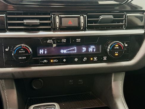 Used 2025 Nissan Pathfinder SV image 24