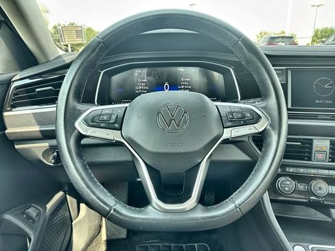 Used 2024 Volkswagen Jetta SE FWD image 14