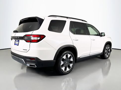New 2026 Honda Pilot Touring image 5