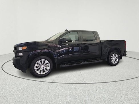 Used 2020 Chevrolet Silverado 1500 Custom w/ Custom Value Package image 3