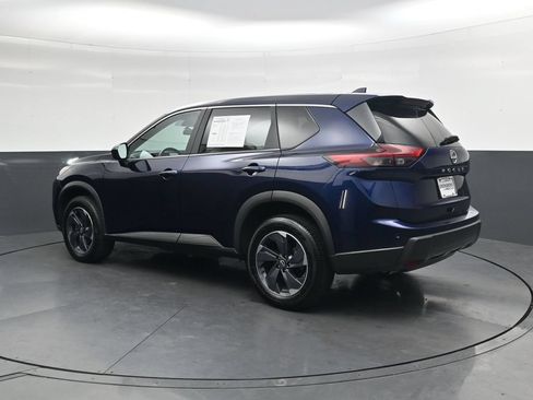 Used 2025 Nissan Rogue SV FWD image 10