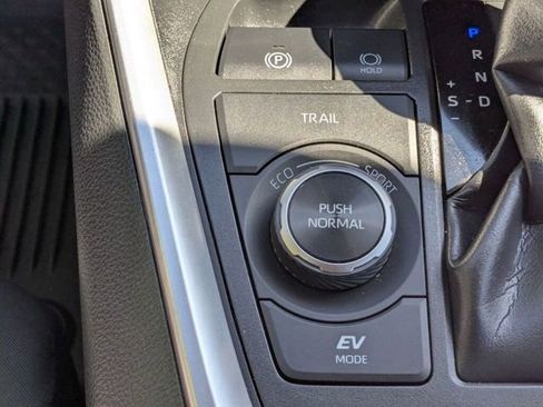 Used 2025 Toyota RAV4 LE AWD/4WD image 17