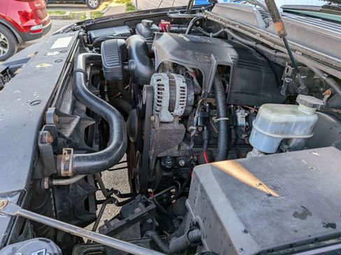 Used 2011 Cadillac Escalade Premium image 19