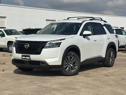 New 2025 Nissan Pathfinder SV w/ Black Appearance Package image 2