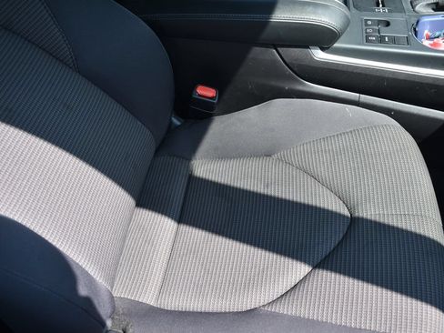 Used 2025 Toyota Highlander LE FWD image 23