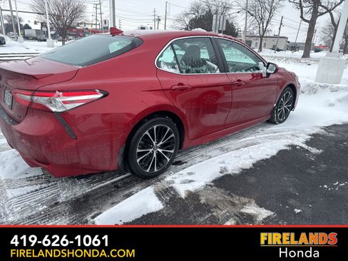 Used 2020 Toyota Camry image 5