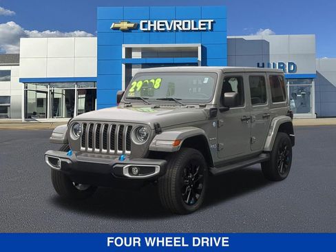 Used 2023 Jeep Wrangler Unlimited Sahara w/ Cold Weather Group AWD/4WD image 9