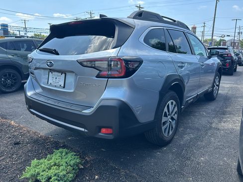 Used 2024 Subaru Outback Premium AWD/4WD image 4