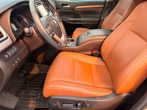 Used 2017 Toyota Highlander Limited Platinum AWD/4WD image 14