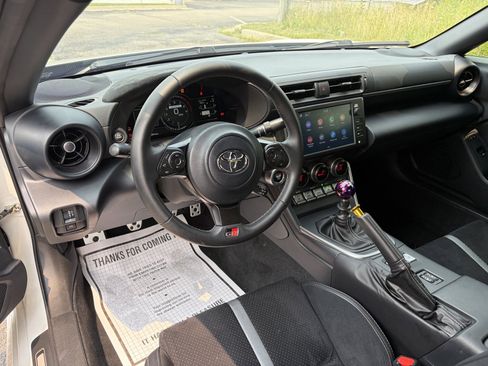 Used 2023 Toyota GR86 Premium w/ ALL Weather Mat Package (TMS) RWD image 10