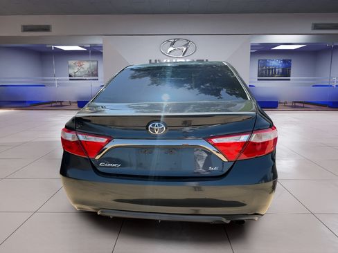 Used 2015 Toyota Camry SE FWD image 2