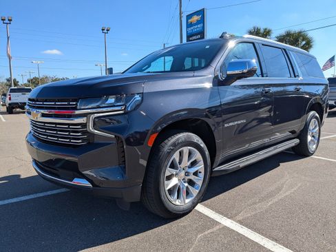 Used 2023 Chevrolet Suburban Premier image 8