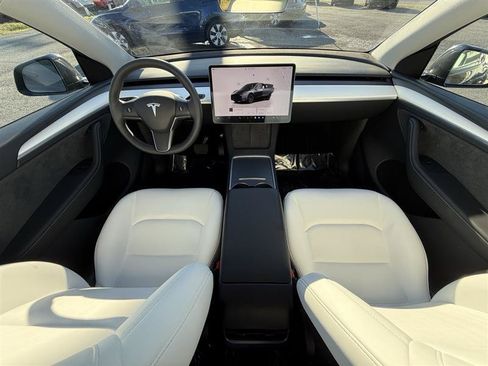 Used 2024 Tesla Model Y Long Range AWD/4WD image 11