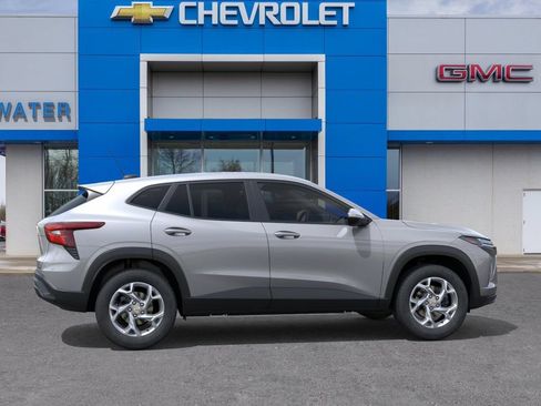 New 2026 Chevrolet Trax LS w/ LS Convenience Package FWD image 6