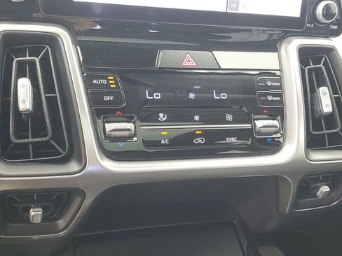 Used 2022 Kia Sorento EX w/ Panoramic Sunroof Package FWD image 29