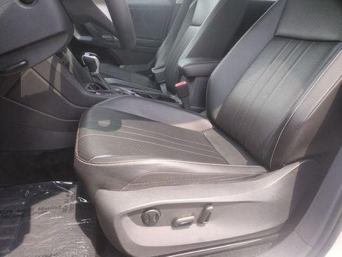 Used 2022 Volkswagen Tiguan SE AWD/4WD image 14