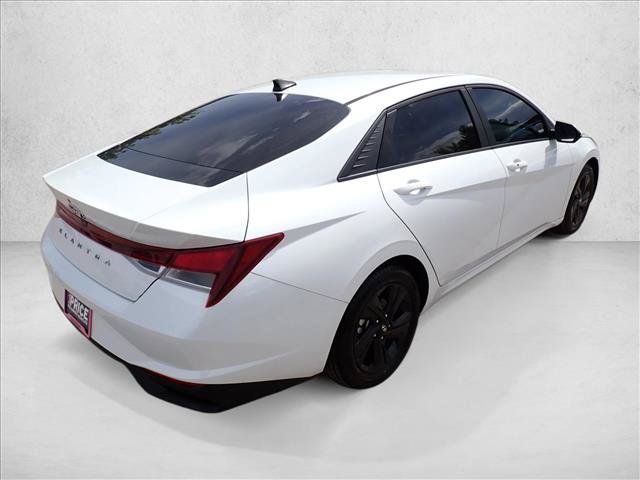 Used 2021 Hyundai Elantra SEL w/ Convenience Package FWD image 4