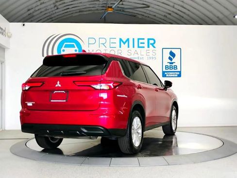 Used 2024 Mitsubishi Outlander ES image 6