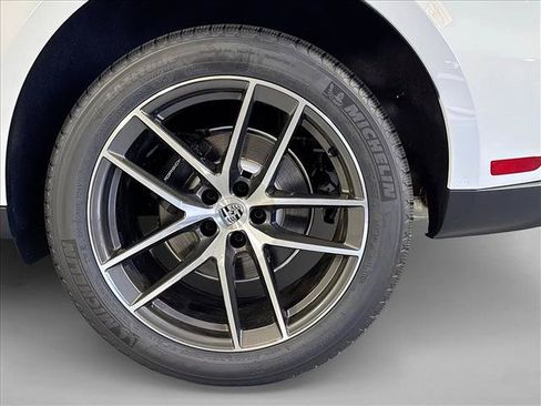 Used 2026 Porsche Macan AWD/4WD image 24