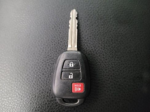 Used 2020 Toyota Tacoma SR w/ SR Convenience Package RWD image 32