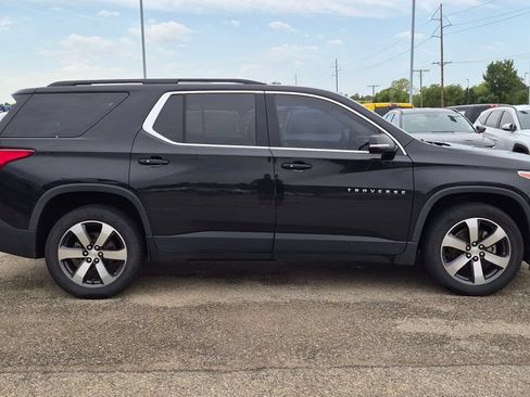 Used 2019 Chevrolet Traverse LT w/ LT Premium Package FWD image 2