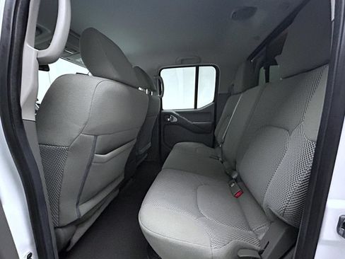 Used 2018 Nissan Frontier SV w/ Value Truck Package AWD/4WD image 19