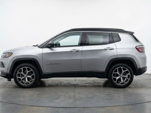 Used 2025 Jeep Compass Limited image 5