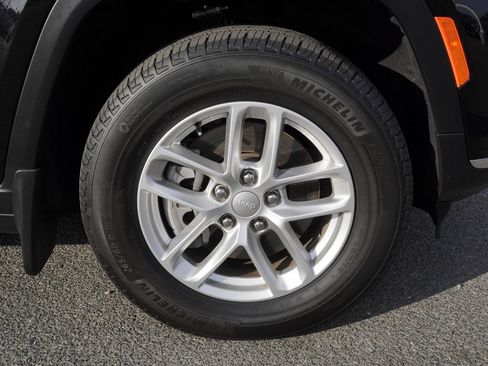 Used 2025 Jeep Grand Cherokee L Laredo AWD/4WD image 10
