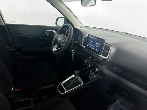 Used 2021 Hyundai Venue SE FWD image 9