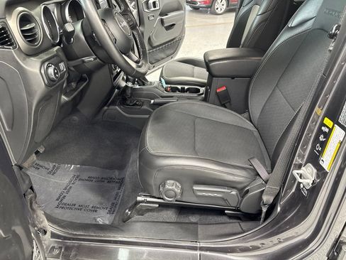 Used 2023 Jeep Gladiator Sport AWD/4WD image 10