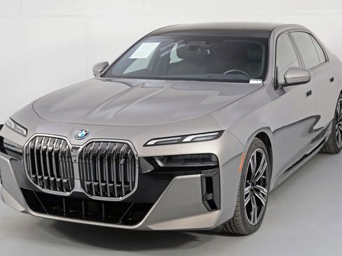 Used 2023 BMW i7 xDrive60 image 60