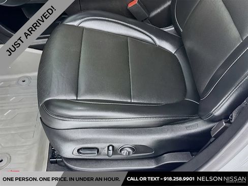 Used 2023 GMC Acadia SLT AWD/4WD image 20