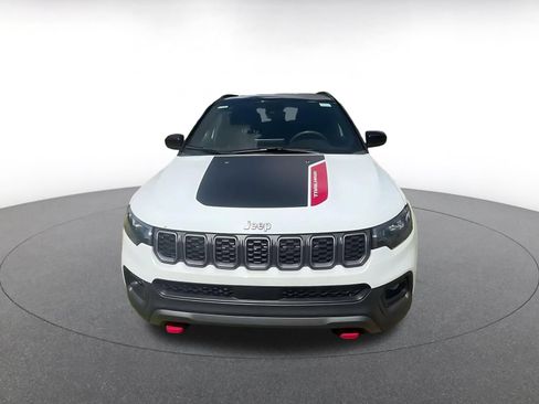 Used 2025 Jeep Compass Trailhawk AWD/4WD image 4
