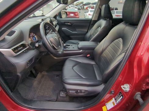 Certified 2022 Toyota Highlander XLE image 8