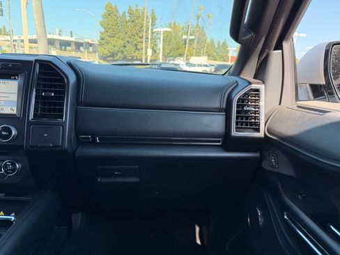 Used 2018 Ford Expedition Limited RWD image 16