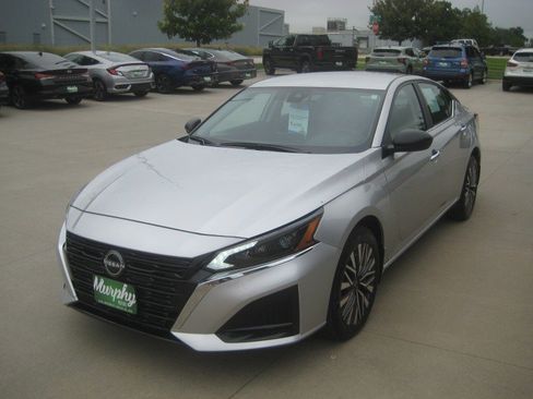 Used 2024 Nissan Altima 2.5 SV AWD/4WD image 4