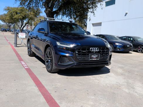 Used 2019 Audi Q8 Premium Plus w/ Premium Plus image 2
