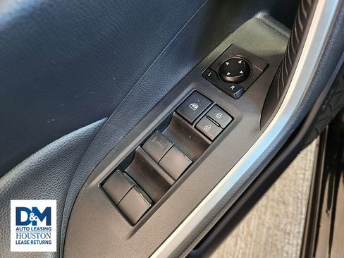 Used 2022 Toyota RAV4 LE image 30