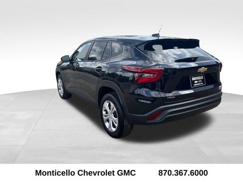 Used 2025 Chevrolet Trax LS image 5