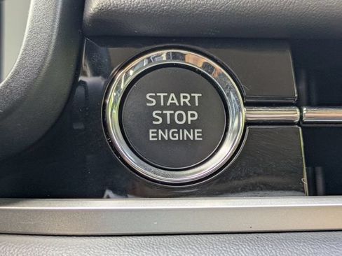 Used 2025 Mitsubishi Outlander SE FWD image 33