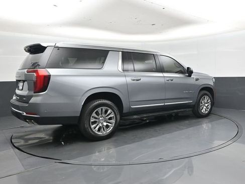 Used 2025 GMC Yukon XL Denali AWD/4WD image 3
