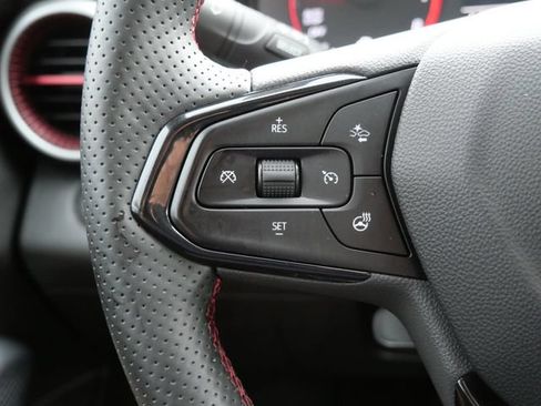 Used 2024 Chevrolet Trax RS FWD image 22