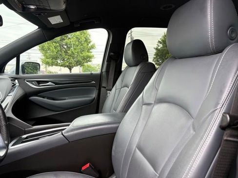 Used 2023 Buick Enclave Essence AWD/4WD image 29