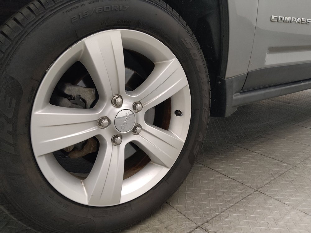 Used 2015 Jeep Compass High Altitude FWD image 31