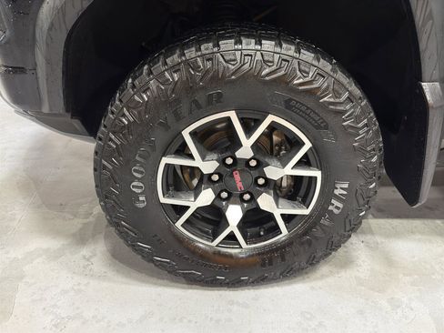 Used 2024 GMC Canyon AT4X image 9