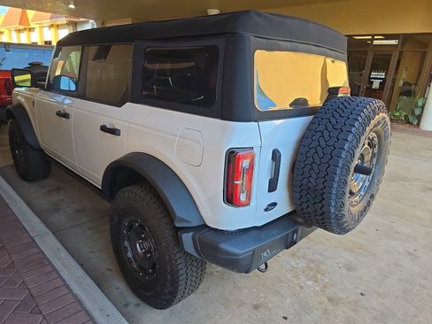 Used 2025 Ford Bronco Badlands AWD/4WD image 4