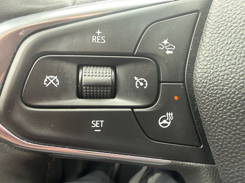 Used 2025 Chevrolet Trax LT w/ LT Convenience Package FWD image 28